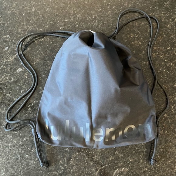 New Lululemon Lightweight Gym Sack 13L, Black String Backpack, Small Bag, Tote - Picture 7 of 15